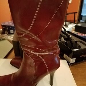 Red boots by Amanda Smith sz 9M.